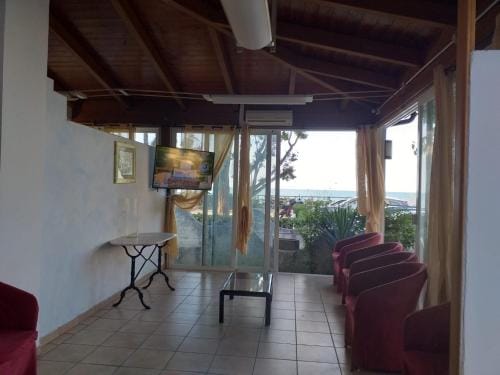 Quadruple room just steps from the sea - Ideal for a relaxing vacation Hotel in Pineto