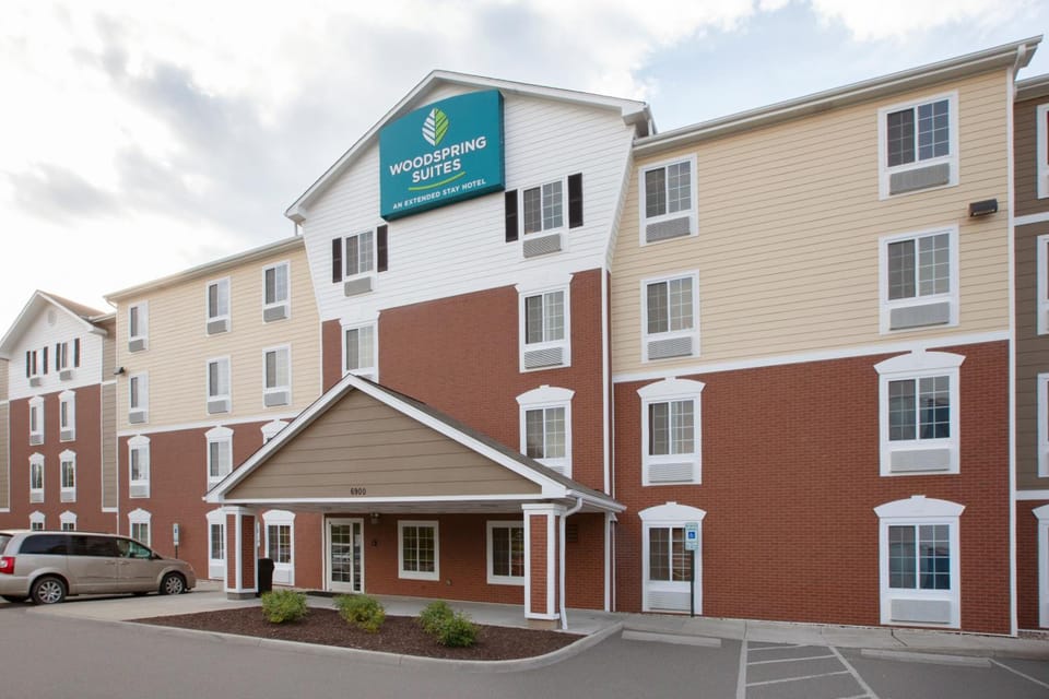 WoodSpring Suites Richmond West I-64 Hotel in Three Chopt