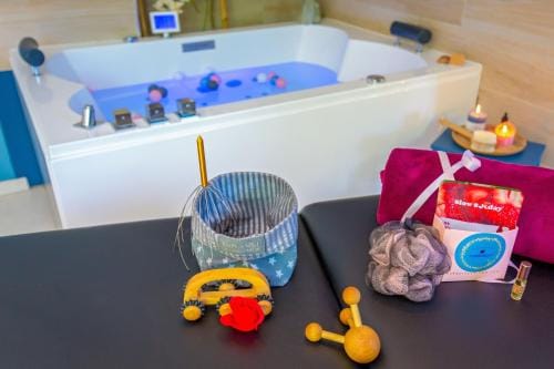 Mb Room - Appartement Jacuzzi Love Room Jacuzzi Hotel in Roquebrune-sur-Argens