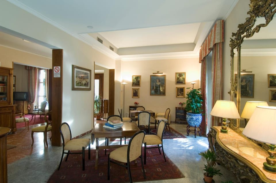 Shared lounge/TV area