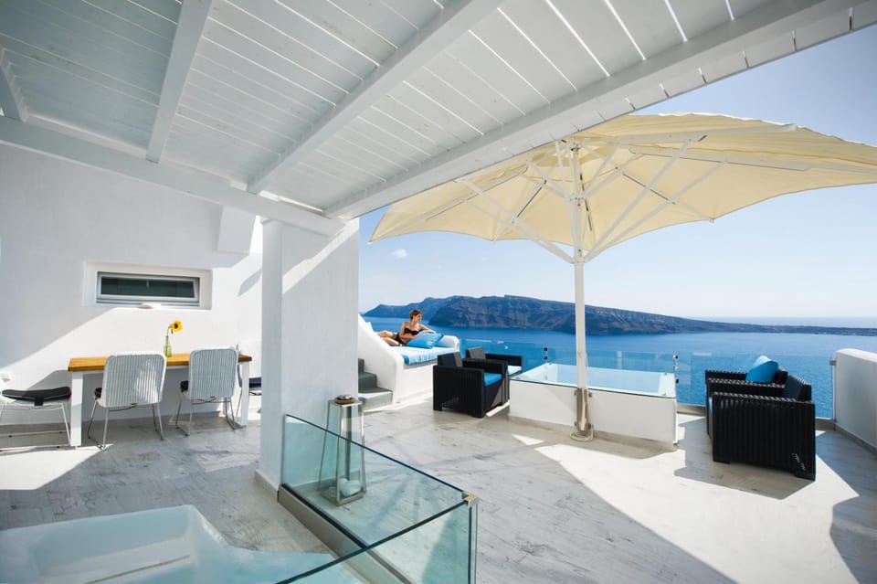 Hyperion Oia Suites Hotel in Oia