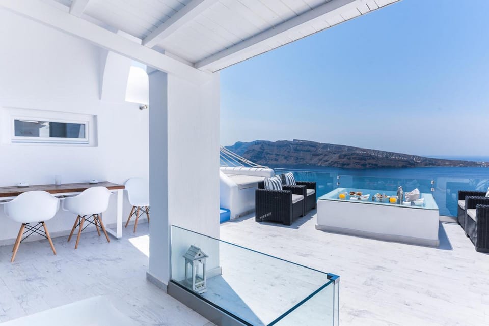 Hyperion Oia Suites Hotel in Oia