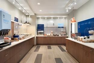 Holiday Inn Express & Suites Cincinnati South - Wilder By IHG Hotel in Covington