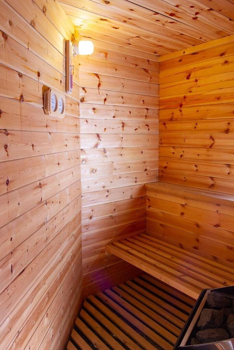 The Fox & Hounds Inn & Camping Pods Inn in England