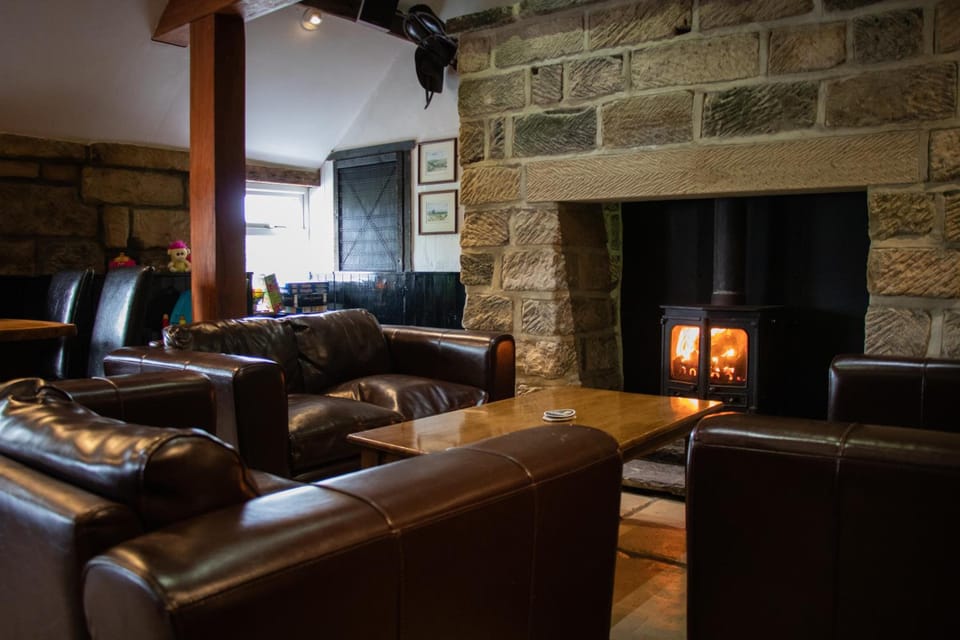 The Fox & Hounds Inn & Camping Pods Inn in England
