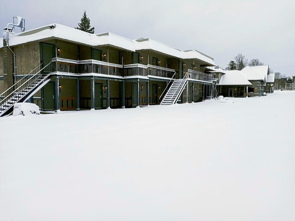 Cliff Dweller on Lake Superior Hotel in Minnesota