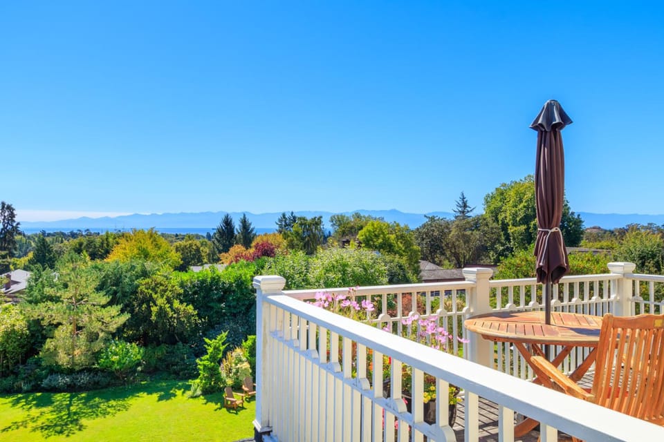 Fairholme Manor Inn Hotel in Victoria