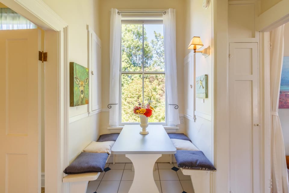 Fairholme Manor Inn Hotel in Victoria