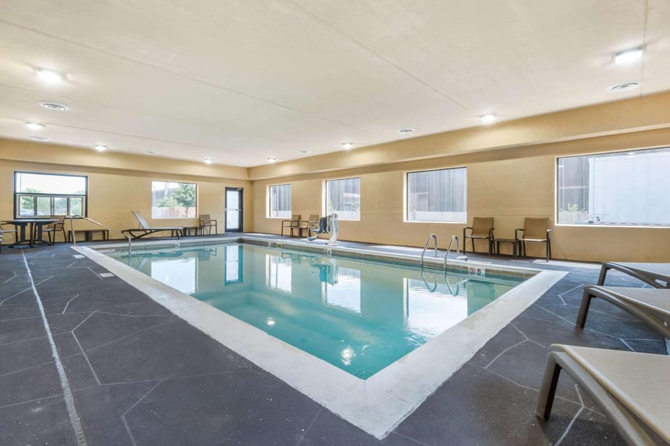 Comfort Suites Louisville Airport Hotel in Louisville