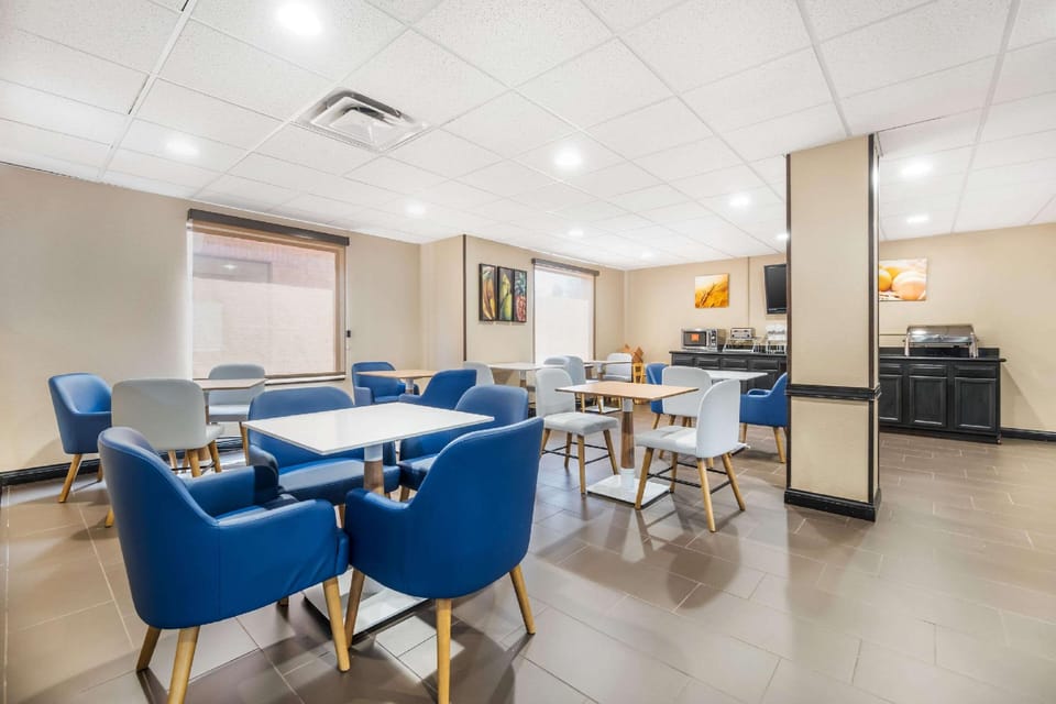 Comfort Suites Louisville Airport Hotel in Louisville