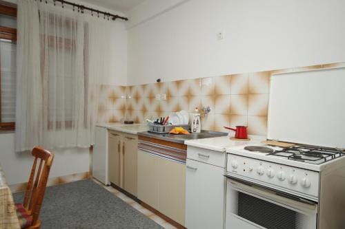 Rooms with a parking space Makarska - 6778 Hotel in Makarska
