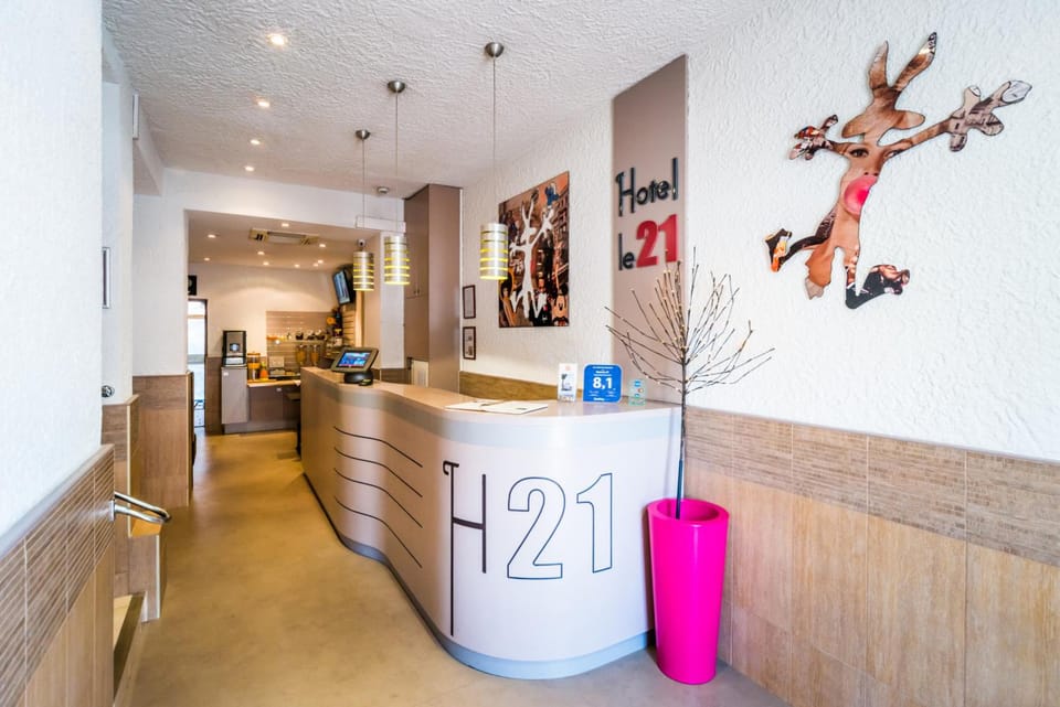 Hotel Le 21 Hotel in Saint-Raphael