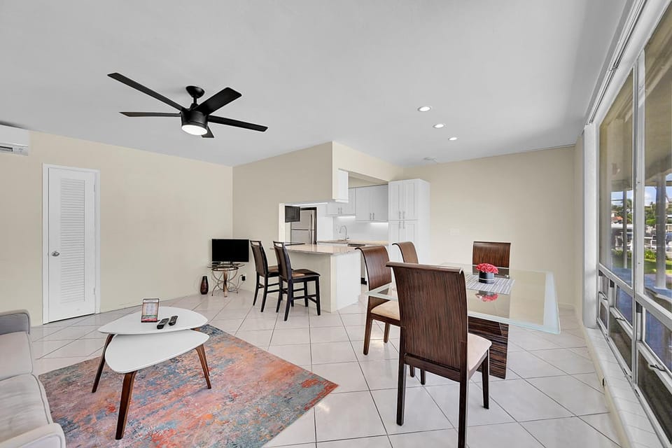Holiday Isle Yacht Club Hotel in Fort Lauderdale