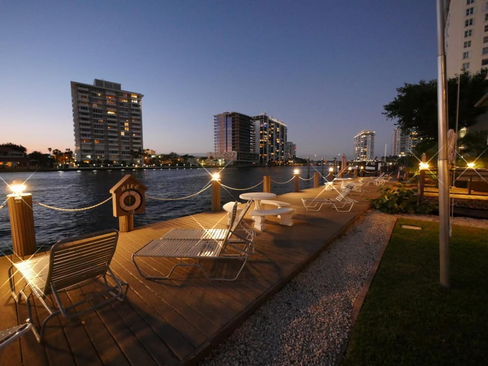 Holiday Isle Yacht Club Hotel in Fort Lauderdale