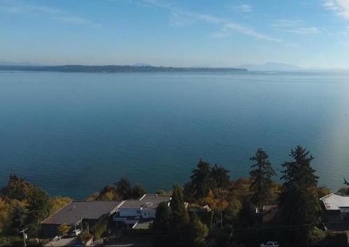 White Rose House Hotel in White Rock