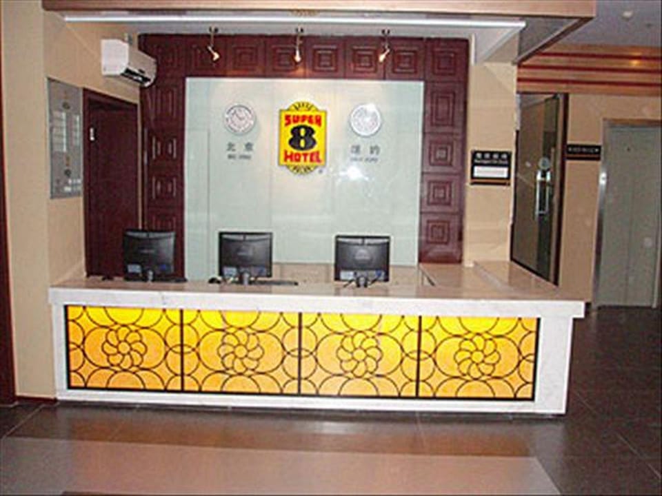 Super 8 Shanghai Feng Ye Hong Qiao Hotel in Shanghai