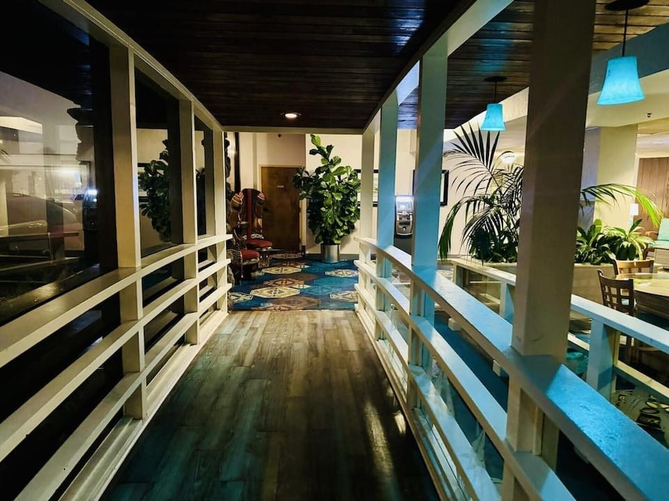 Best Western Aku Tiki Inn Hotel in Daytona Beach Shores