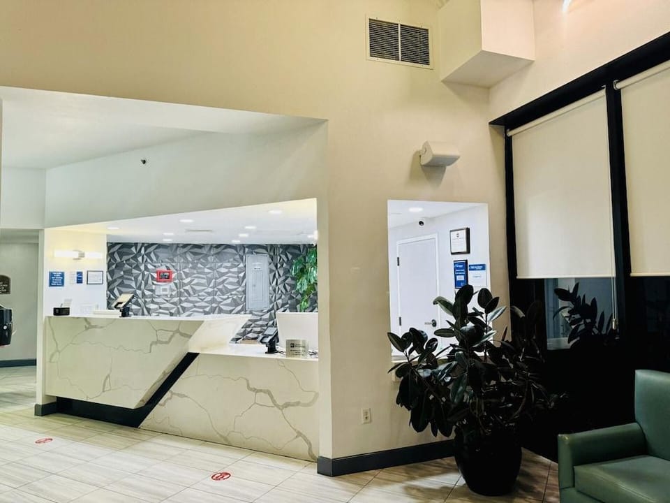 Best Western Aku Tiki Inn Hotel in Daytona Beach Shores