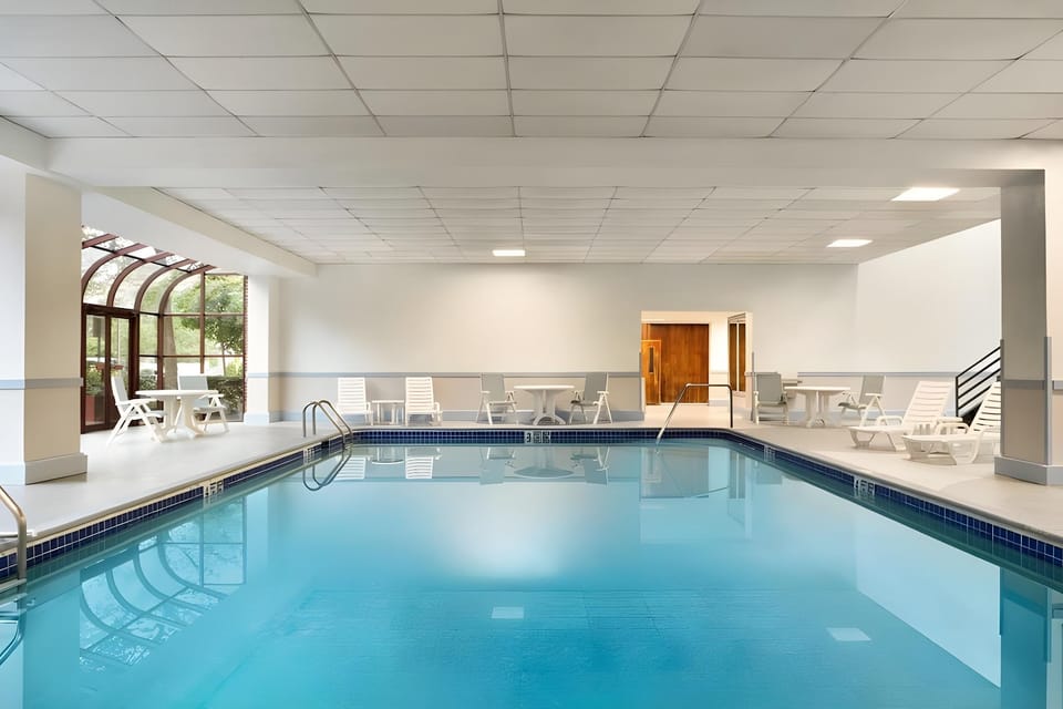 DoubleTree by Hilton New York LaGuardia Airport Hotel in East Elmhurst