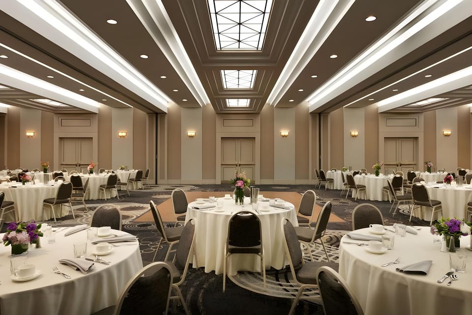 DoubleTree by Hilton New York LaGuardia Airport Hotel in East Elmhurst