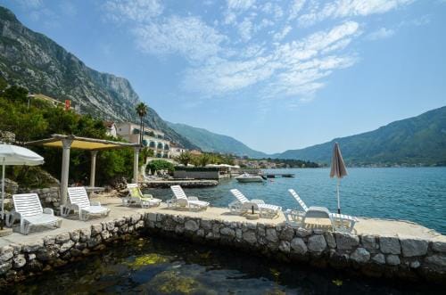 Guesthouse Grotta Di Nicola Hotel in Dobrota