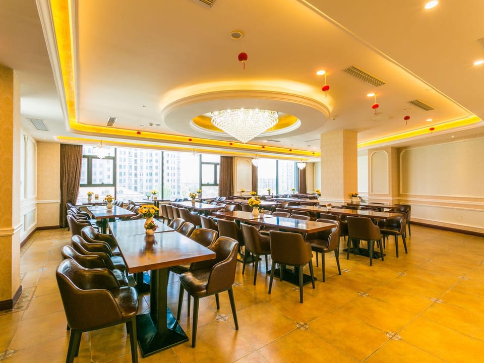 Vienna International Hotel Shanghai Hongqiao Airport Convention & Exhibition Center  Wanda plaza Hotel in Shanghai