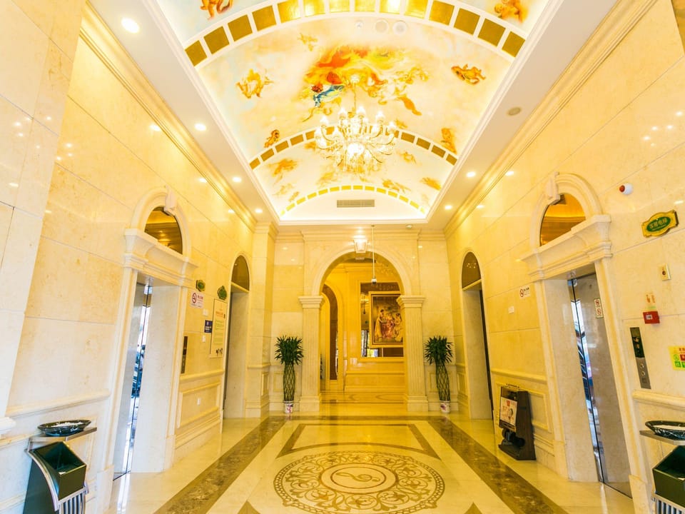 Vienna International Hotel Shanghai Hongqiao Airport Convention & Exhibition Center  Wanda plaza Hotel in Shanghai