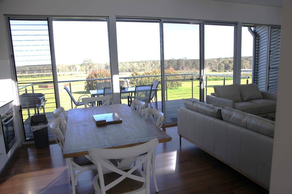 Adina Vineyard Accommodation Resort in Lovedale