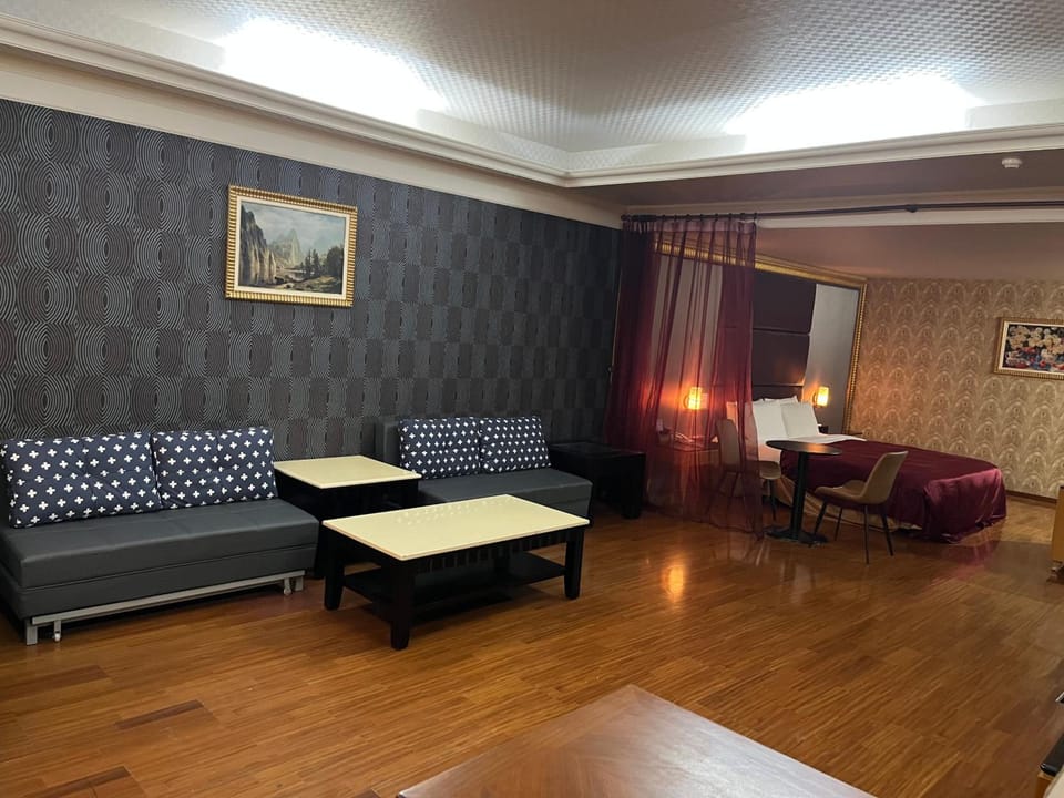 Huaxiang Motel - Fengshan Motel in Kaohsiung
