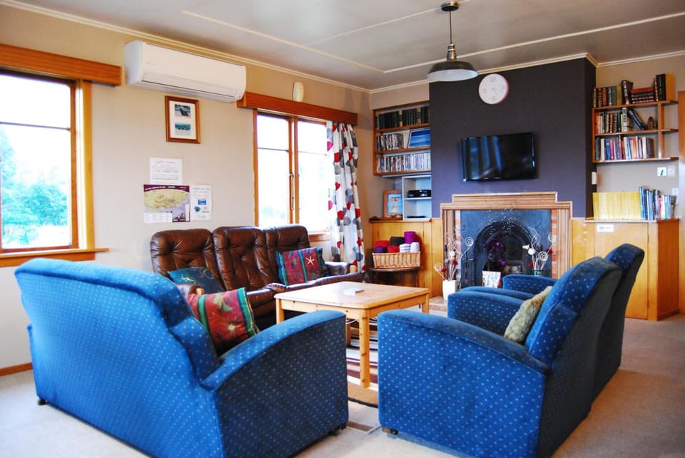 Shared lounge/TV area