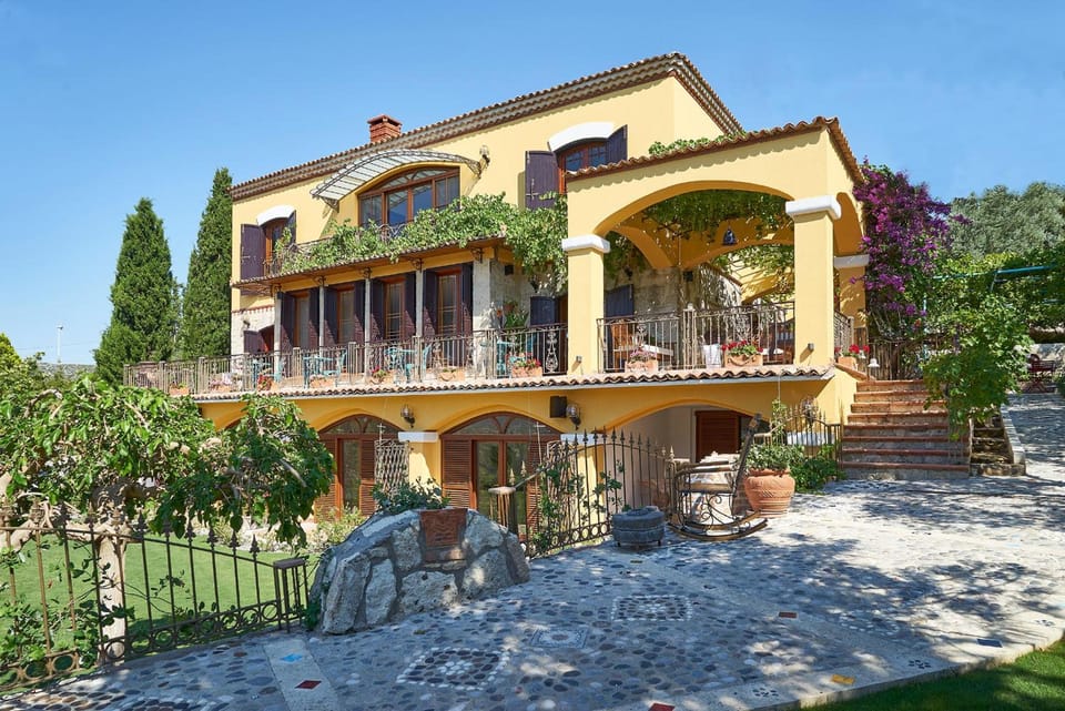 Villa Taraca Alacatı Romantik Otel Hotel in Alaçatı