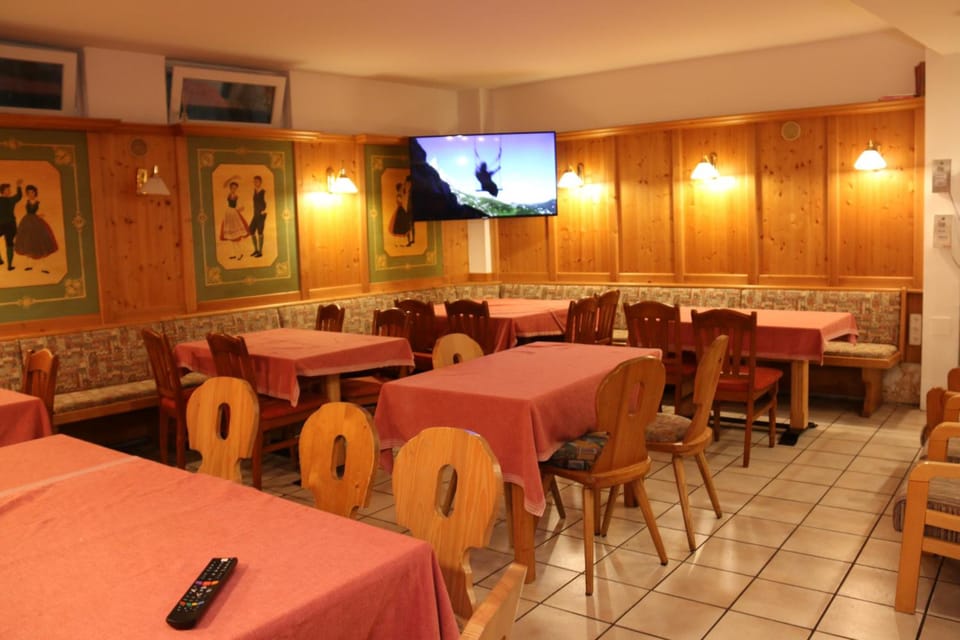 Shared lounge/TV area