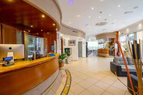 Hotel Mocambo Riccione CENTRALISSIMO AL MARE Hotel in Riccione