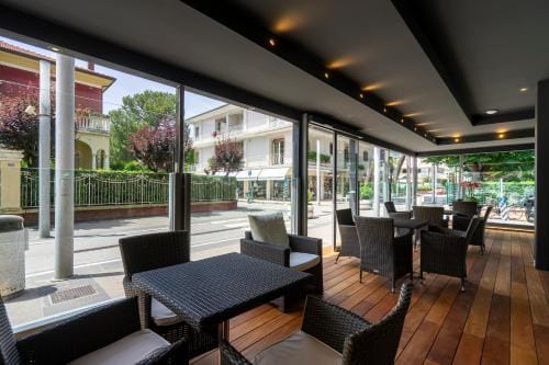 Hotel Mocambo Riccione CENTRALISSIMO AL MARE Hotel in Riccione