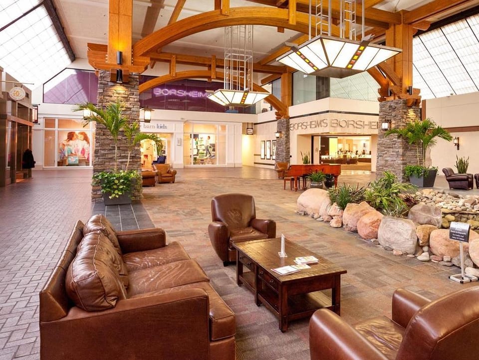 Hampton Inn Omaha/West Dodge Road (Old Mill) Hotel in Omaha