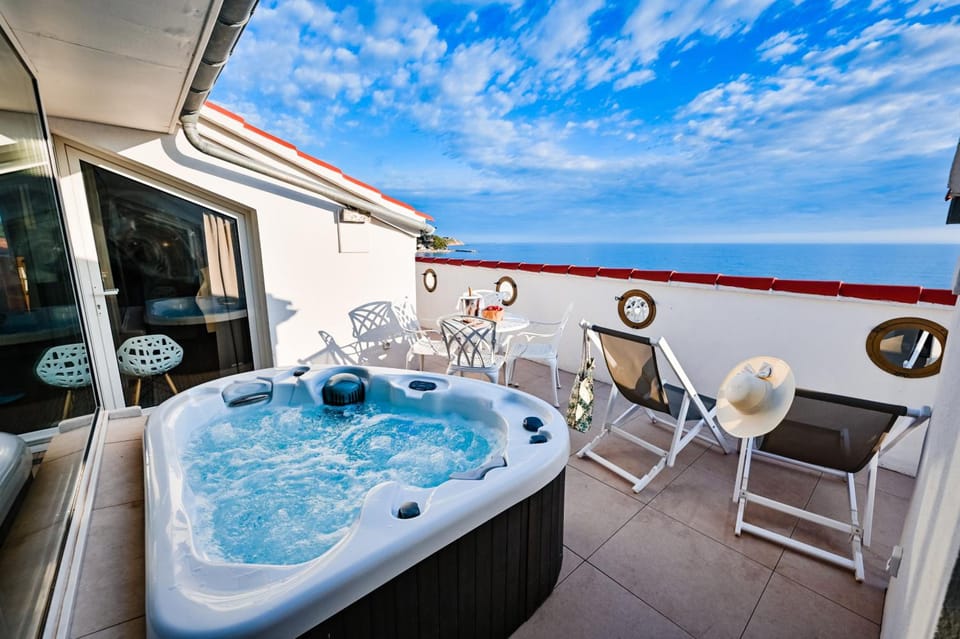 Grand Hotel des Sablettes Plage, Curio Collection by Hilton Hotel in La Seyne-sur-Mer
