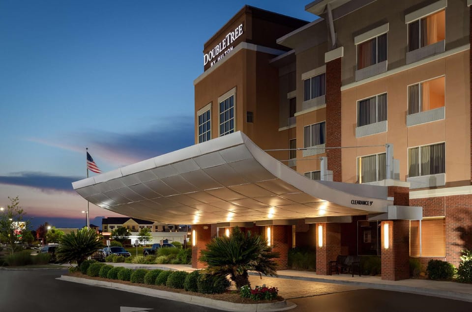 DoubleTree by Hilton Savannah Airport Hotel in Pooler