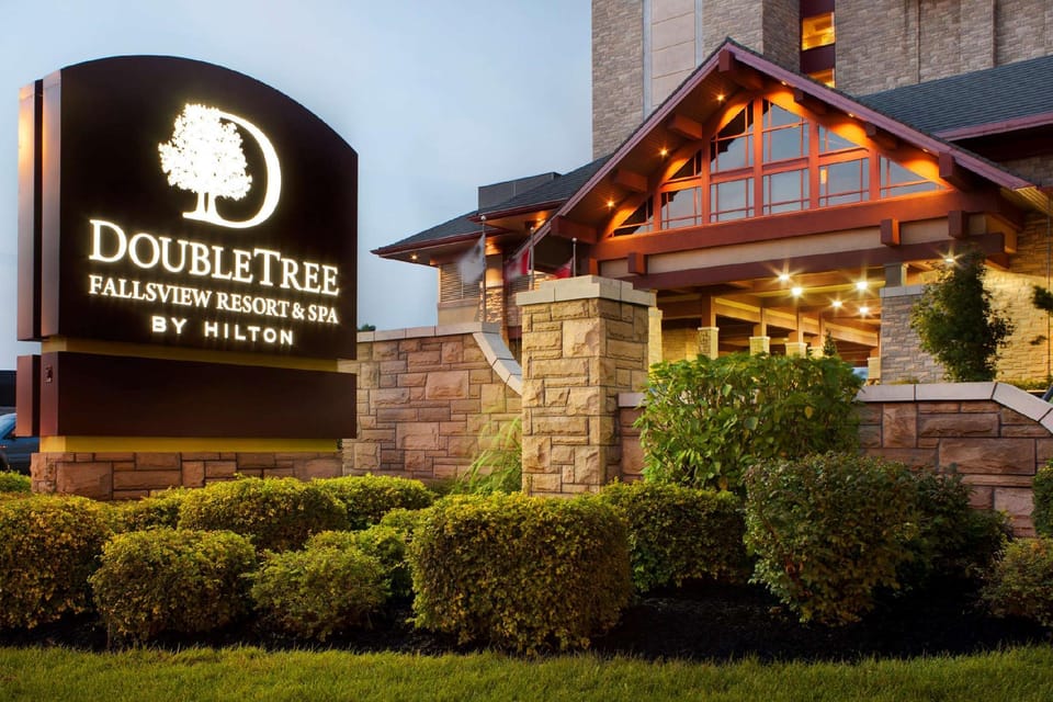 DoubleTree Fallsview Resort & Spa by Hilton - Niagara Falls Hotel in Niagara Falls
