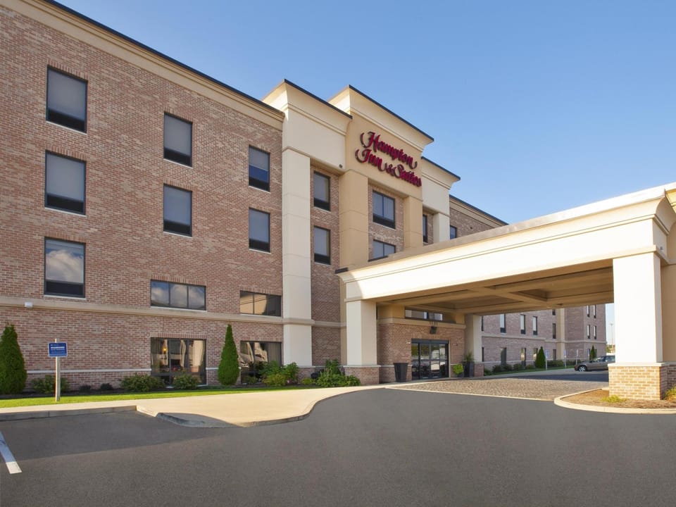 Hampton Inn & Suites Elyria Hotel in Lake Erie