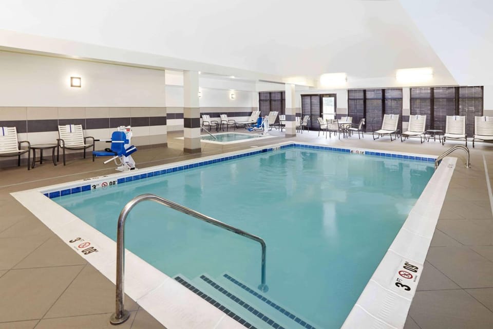 Homewood Suites by Hilton Munster Hotel in Indiana