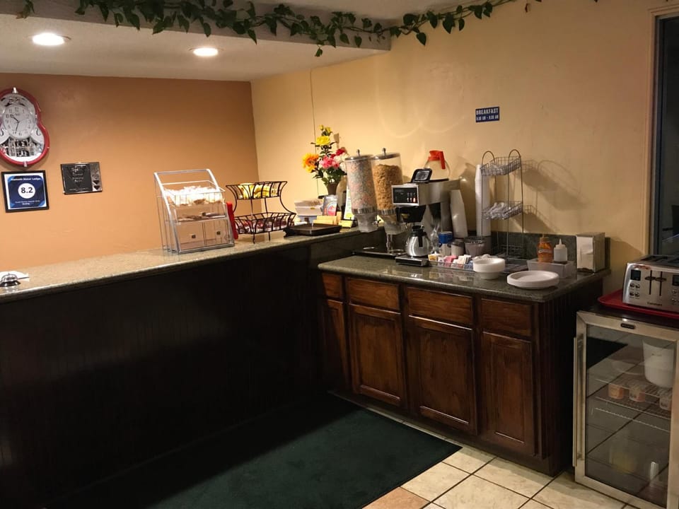 Klamath Motor Lodge Motel in Yreka