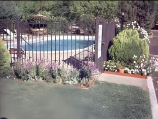 Klamath Motor Lodge Motel in Yreka