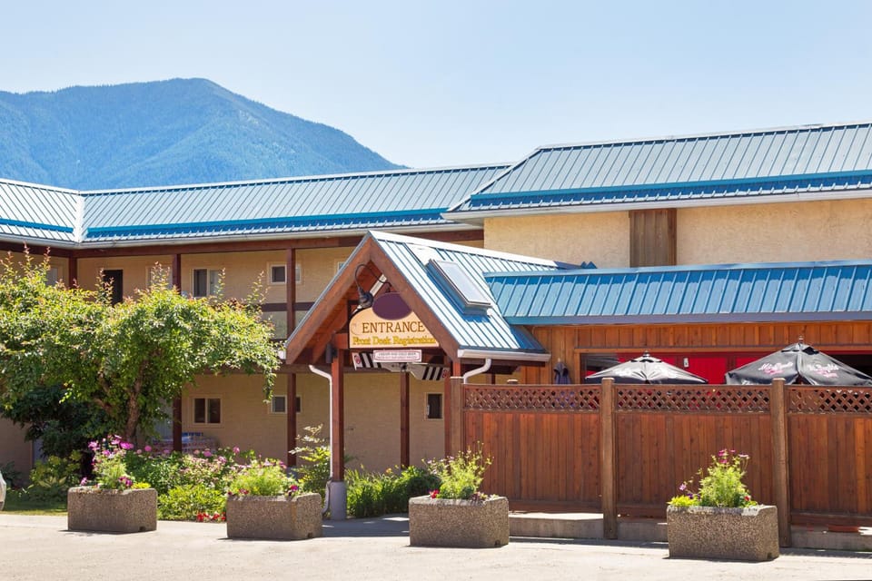 The Lodge at Arrow Lakes Motel in Nakusp