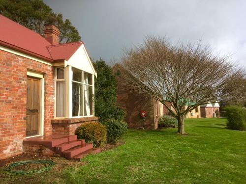 Killynaught Spa Cottages Hotel in Tasmania