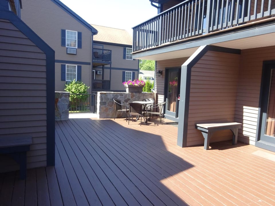 Sea Rose Suites Hotel in Ogunquit