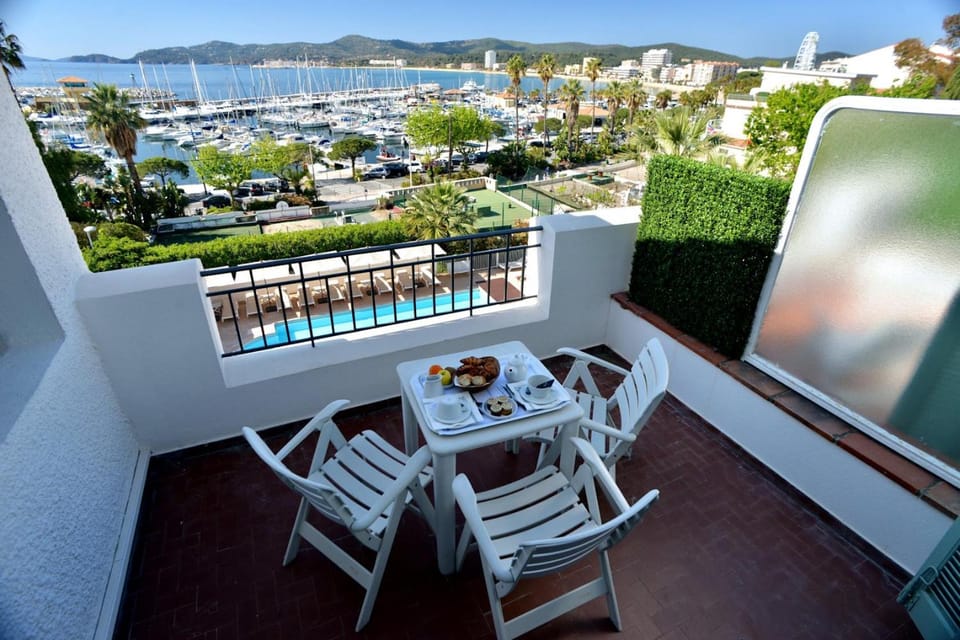 Auberge De La Calanque Hotel in Le Lavandou
