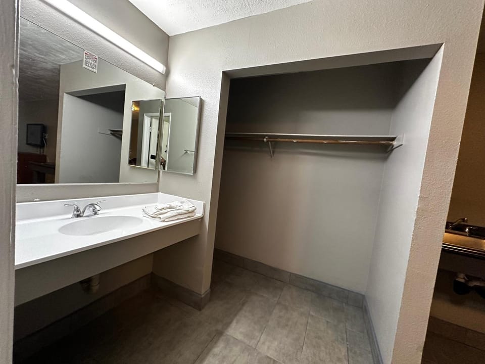 Sunpark Inn & Suites Motel in Highland