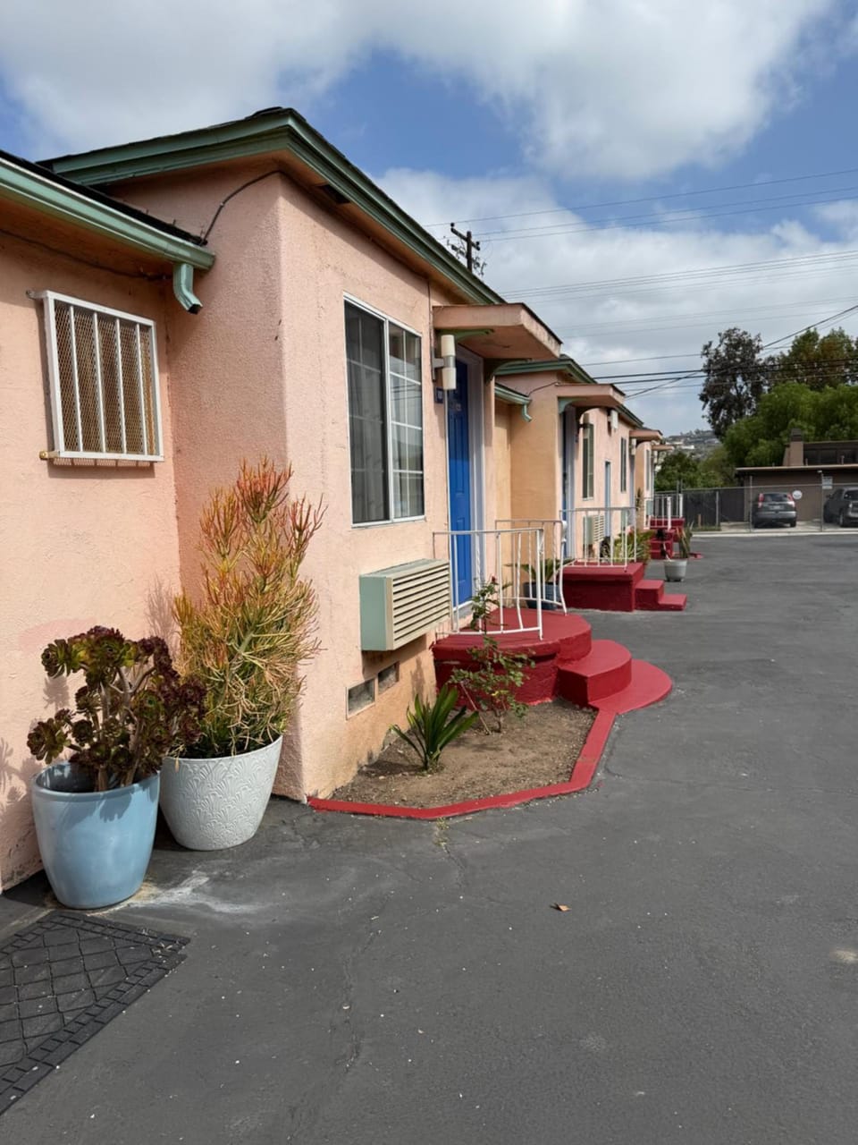 La Petite Rouge Motel Resort in La Mesa