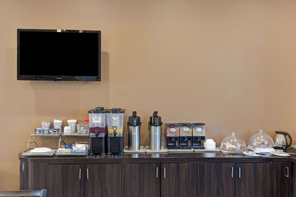 Travelodge by Wyndham Whittier Hotel in Pico Rivera