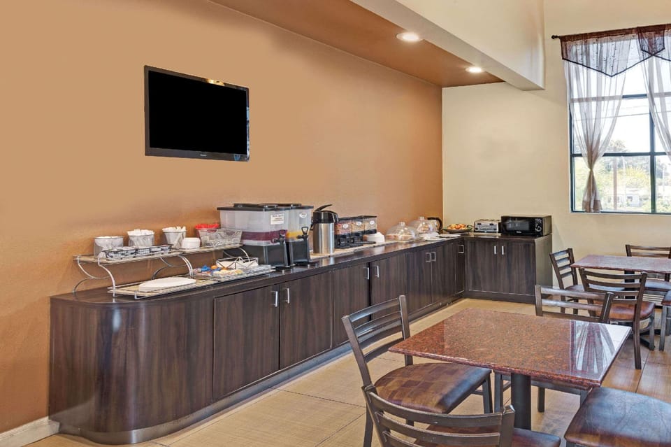 Travelodge by Wyndham Whittier Hotel in Pico Rivera